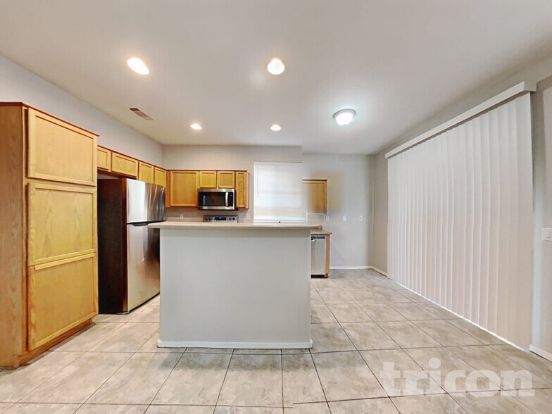 Building Photo - 6619 W Golden Ln