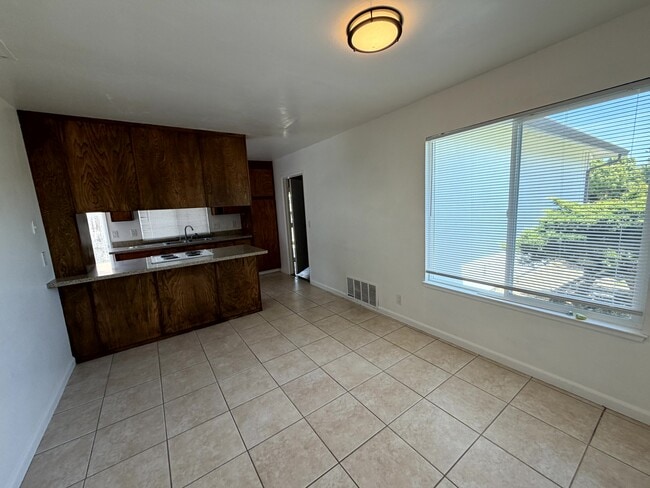 Building Photo - 951 Sloat Dr