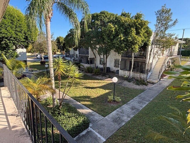 Building Photo - 8701 SW 141st St