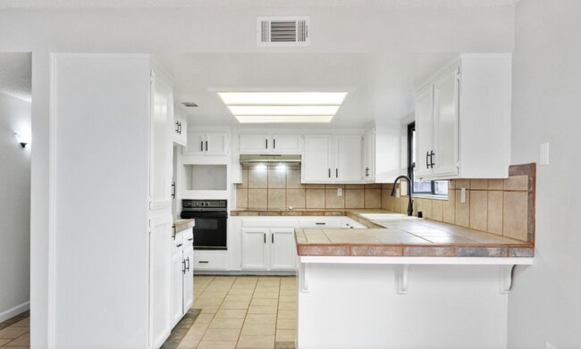 Building Photo - 4718 E Alamos Ave