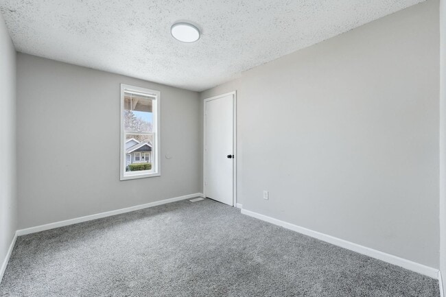 Building Photo - 3-Bedroom w/ New Kitchen Appliances