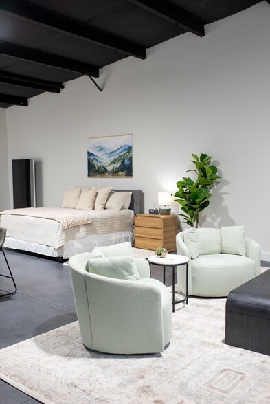 Building Photo - 804 N Moravian St