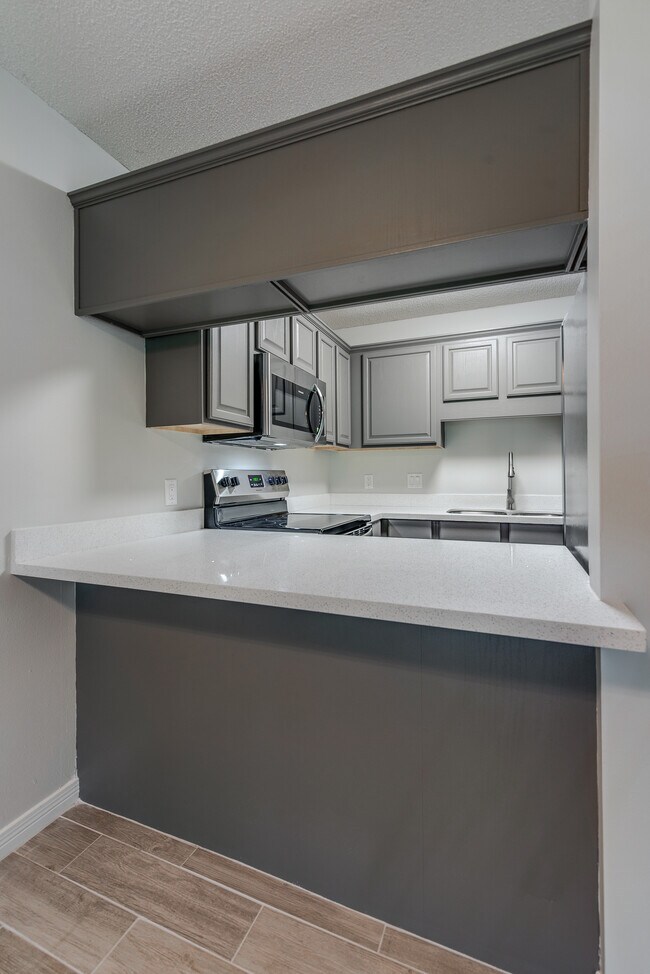 Building Photo - 3260 Cypress Ln