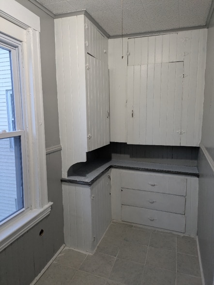 Building Photo - 68 Birch St