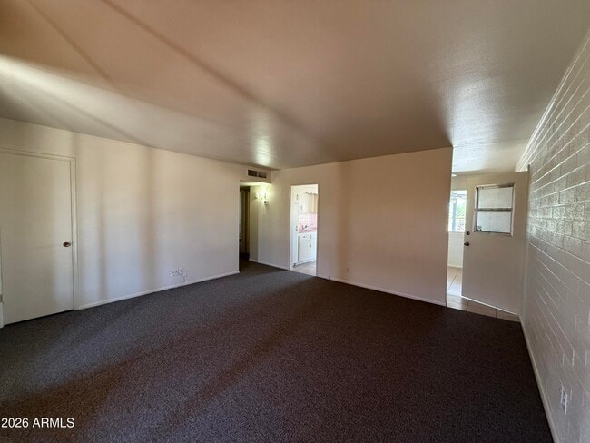 Building Photo - 12235 N Cherry Hills Dr W