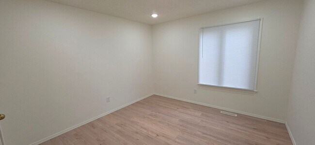 Building Photo - 1603 E Woodgate St