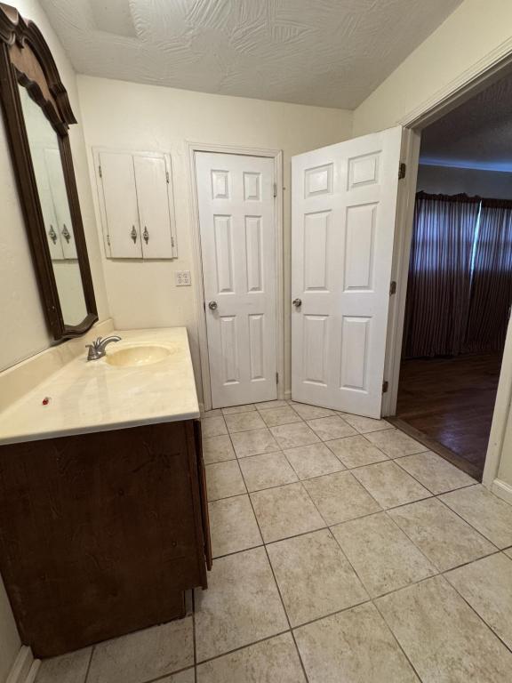 Building Photo - 2328 E Manchester St