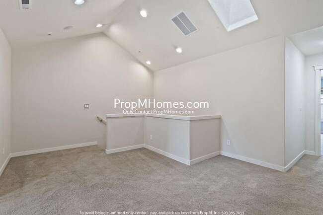 Building Photo - Cozy Two Bedroom Townhome in the Heart of ...