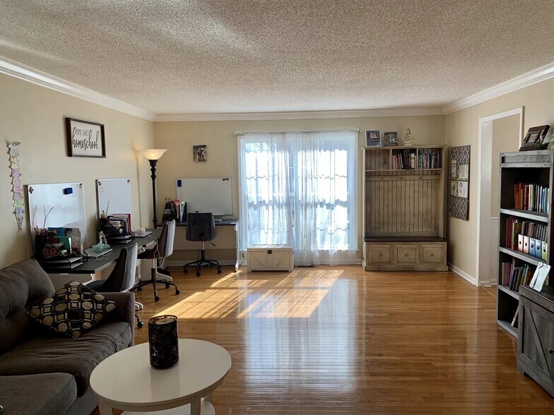 Building Photo - 124 Charlton Ct