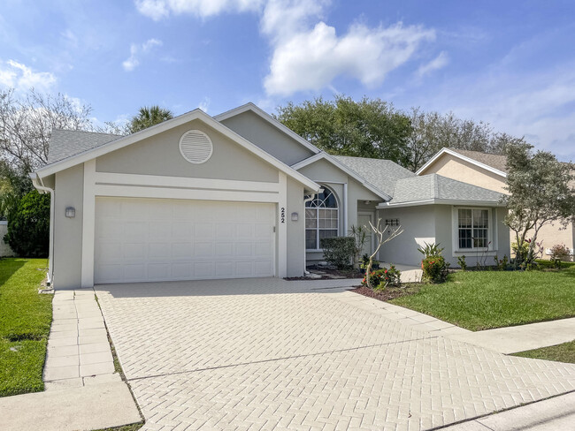 Building Photo - 252 Moccasin Trail W