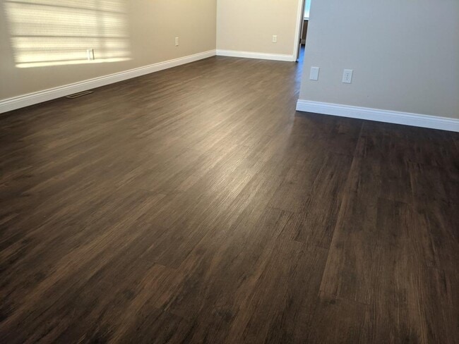 Building Photo - 1814 Cedarcrest Ave