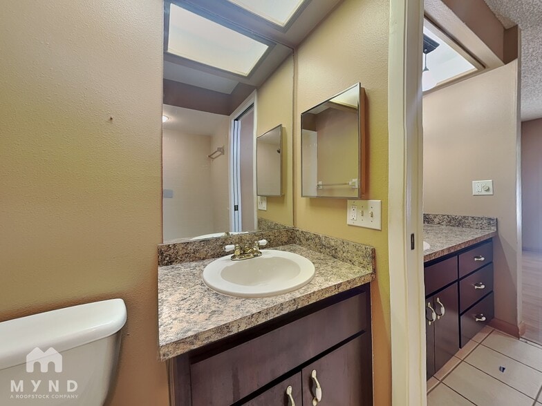 Building Photo - 2024 Sheffield Ct