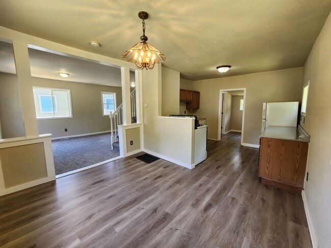 Building Photo - 2 Bed and 2 Bath Home