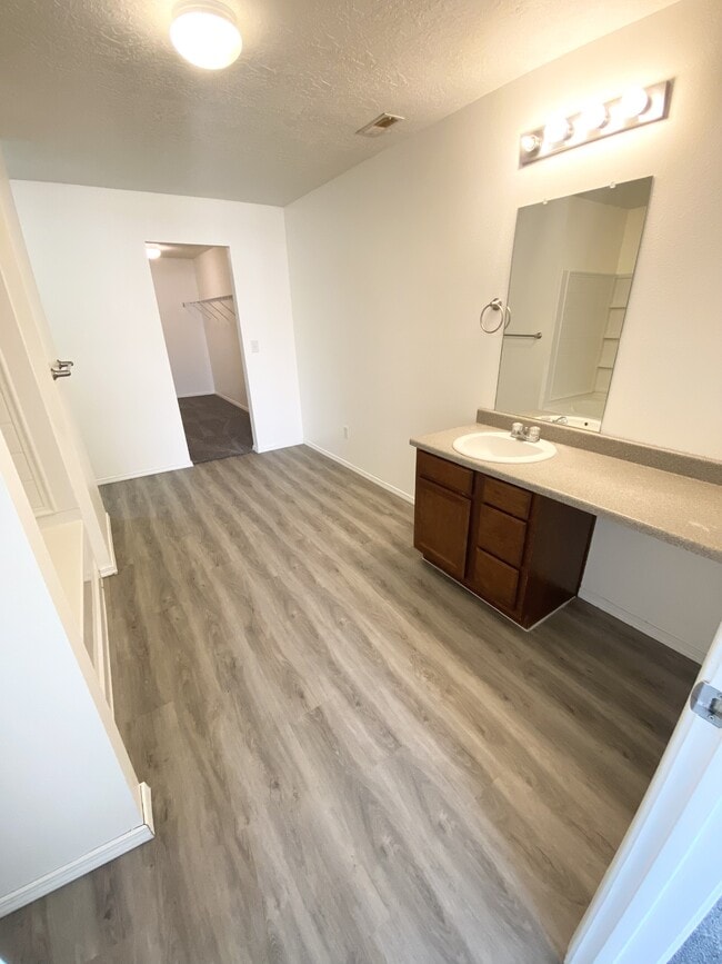 Building Photo - 1243 W 520 S