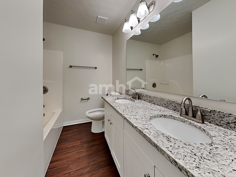 Building Photo - 2159 Glenview Dr