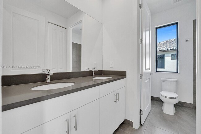 Building Photo - 13145 Addilyn Ct