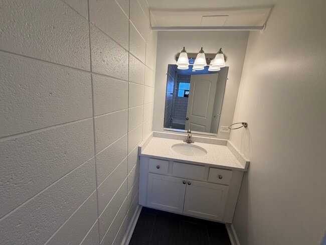 Building Photo - 26 E Washington Ave