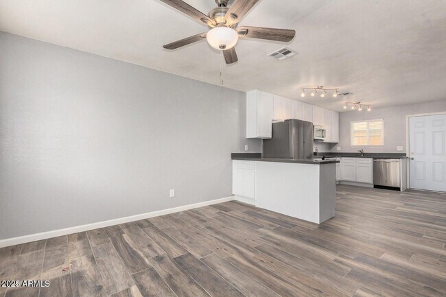 Building Photo - 650 S 97th Pl
