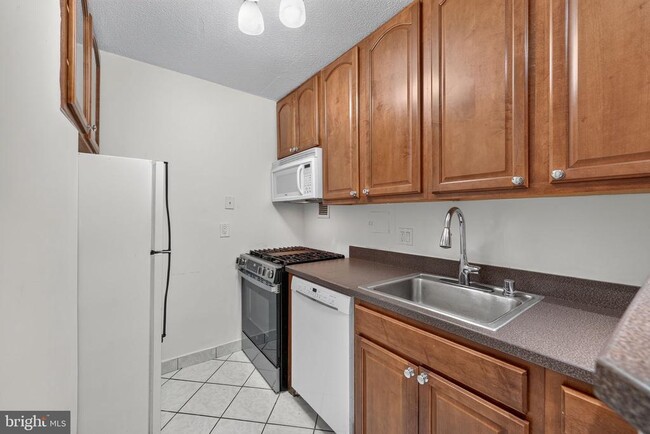 Building Photo - 1301 20th St NW