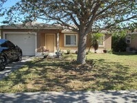 Building Photo - 464 Hippel St