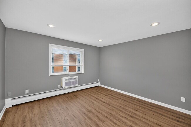 Building Photo - 5458 Beechmont Ave