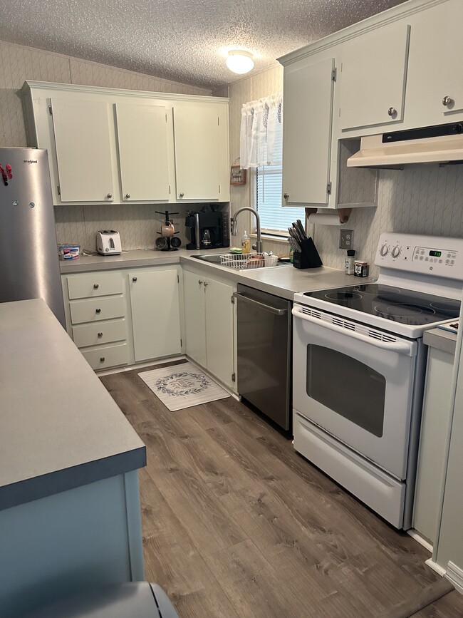 Building Photo - 1208 Apache Dr
