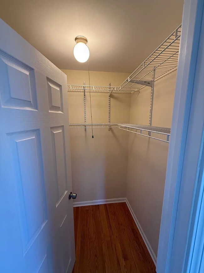 Building Photo - 2950 Northampton Dr