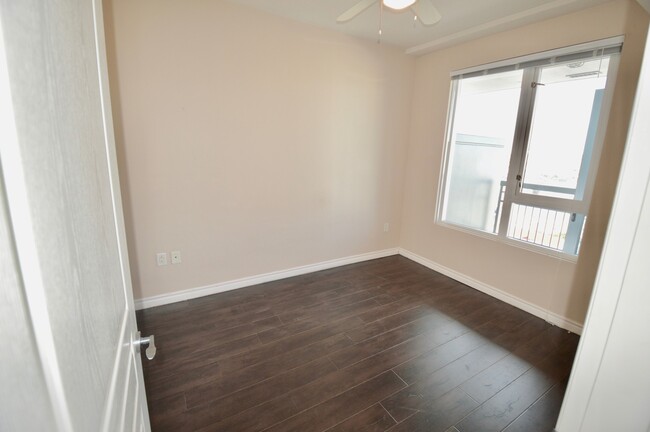 Building Photo - Little Italy LOCATION! Luxury 18th Floor W...