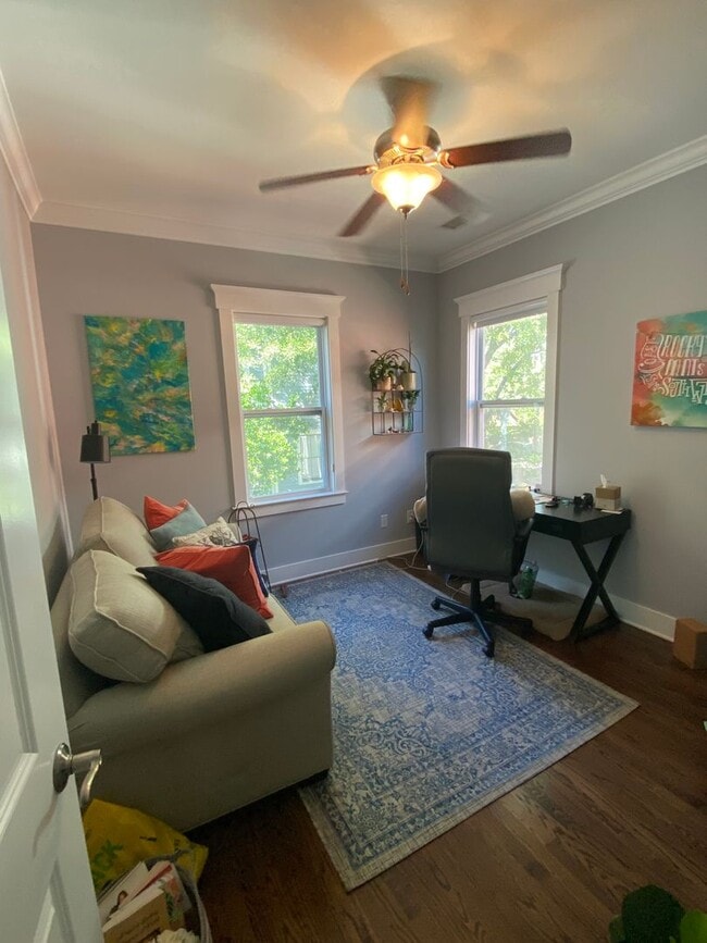 Building Photo - Beautiful Downtown home