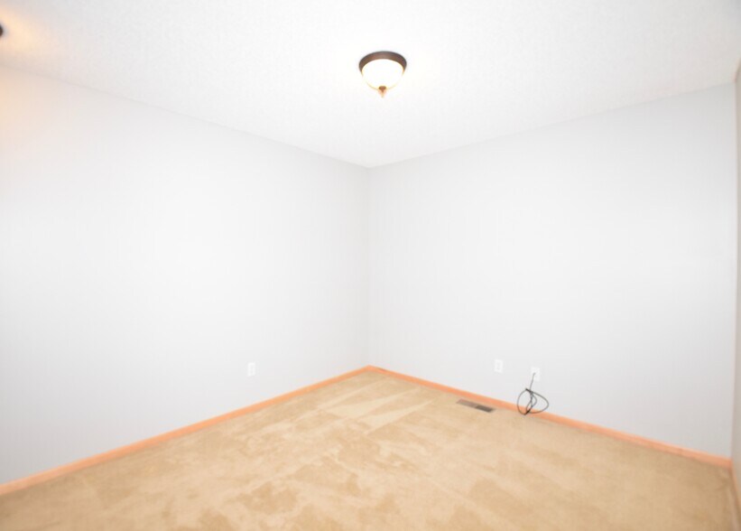Building Photo - 8395 Townsend Dr