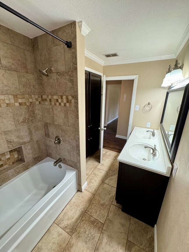 Building Photo - Shreveport Home