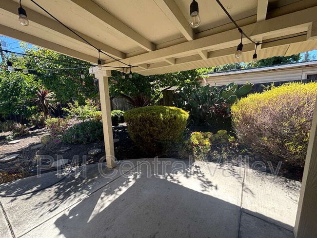 Building Photo - 944 Bridgewood Way