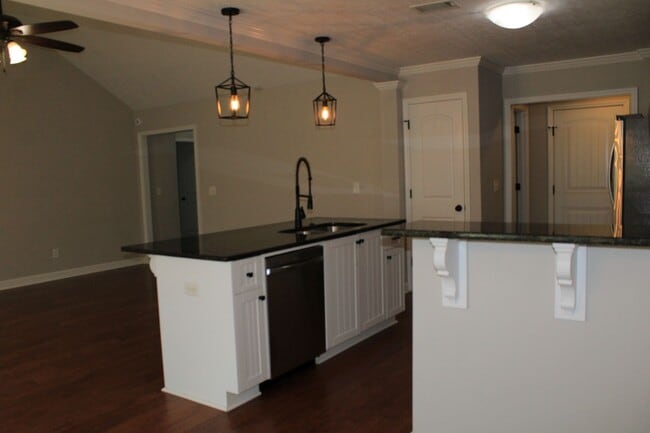 Building Photo - 7105 Summerton Dr