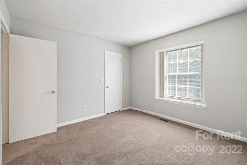 Building Photo - 3916 Briarhill Dr