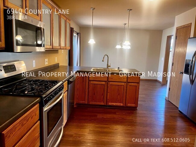 Building Photo - 6940 Country Ln