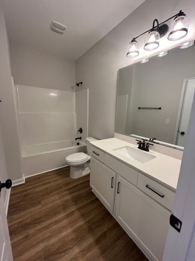 Building Photo - 8405 Paramount Point