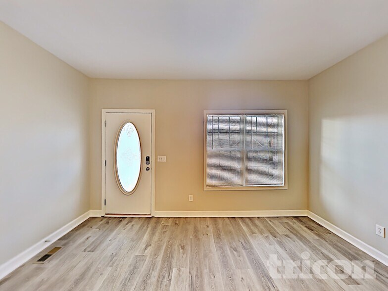 Building Photo - 1015 Golf View Way