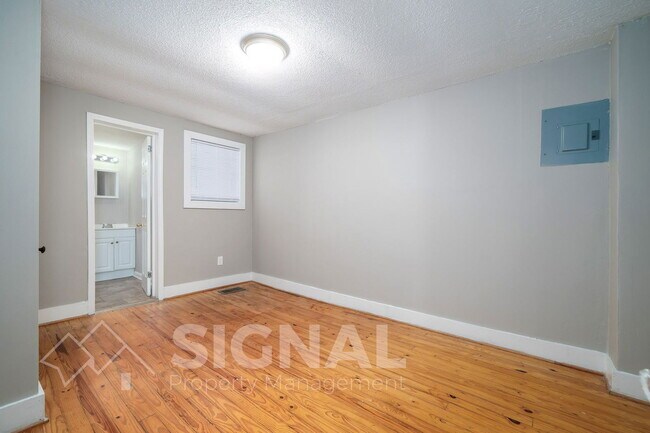 Building Photo - 759 Hopkins Dr