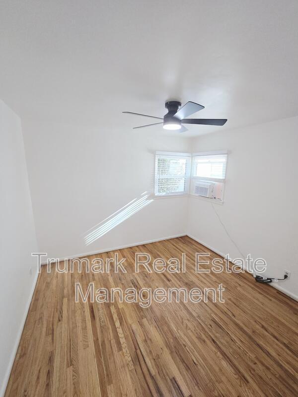 Building Photo - 649 W Glenoaks Blvd