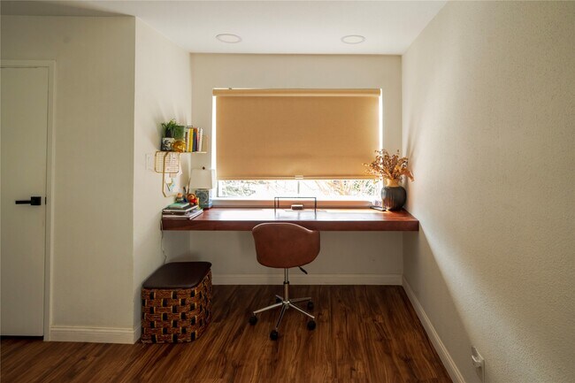 Building Photo - 1829 Augusta Dr