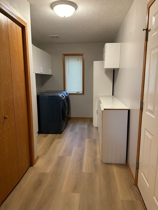 Building Photo - 6287 Fairway Dr NW