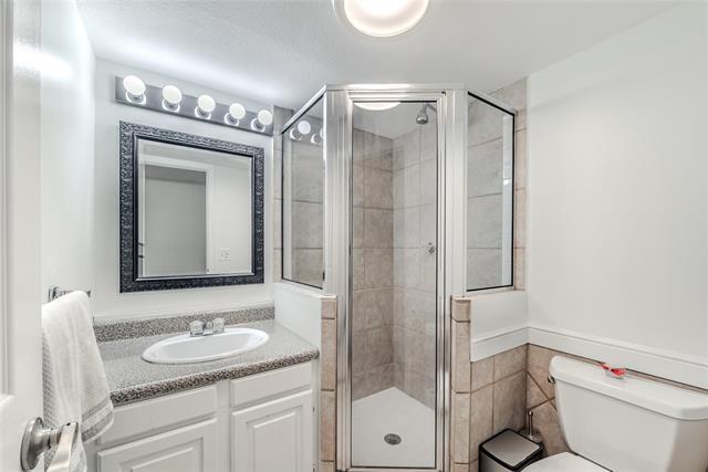 Building Photo - 1902 Shorewood Dr