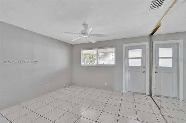 Building Photo - 2909 Middle River Dr