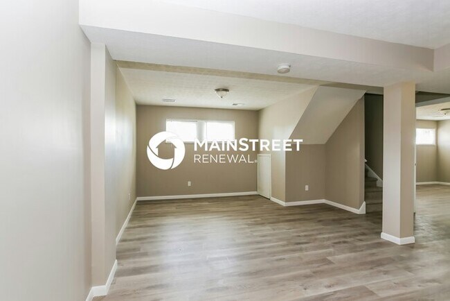 Building Photo - 3 Bedroom Pet-Friendly Home in Columbus, OH with Main Street Renewal