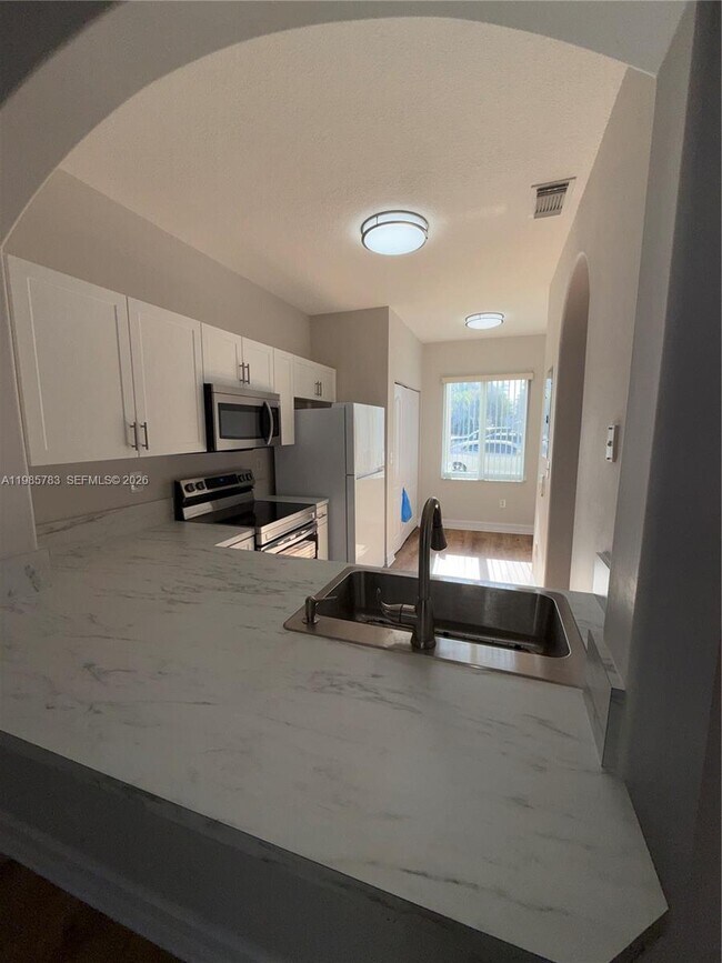 Building Photo - 15750 SW 92nd Ave