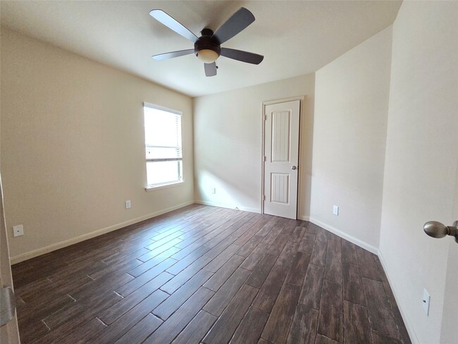 Building Photo - 2026 Naplechase Crest Dr