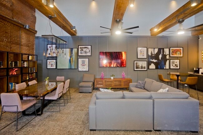 Building Photo - 45 Willow St