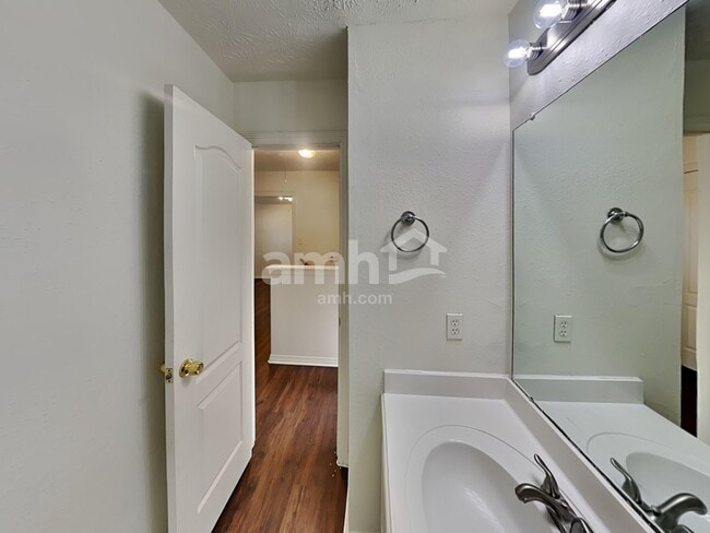 Building Photo - 26114 Cypresswood Dr