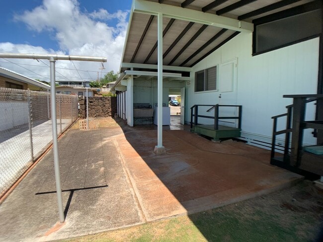 Building Photo - Moanalua Gardens (Honolulu) - Great Location - 3 bedroom home