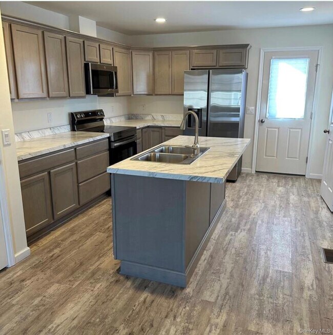 Building Photo - 26 Grand St